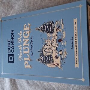 NWT Duke Cannon North Pole Plunge Gift Box. 4 Duke Cannon Soaps